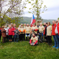Společná fotografie všech co dojeli do cíle v Krupce